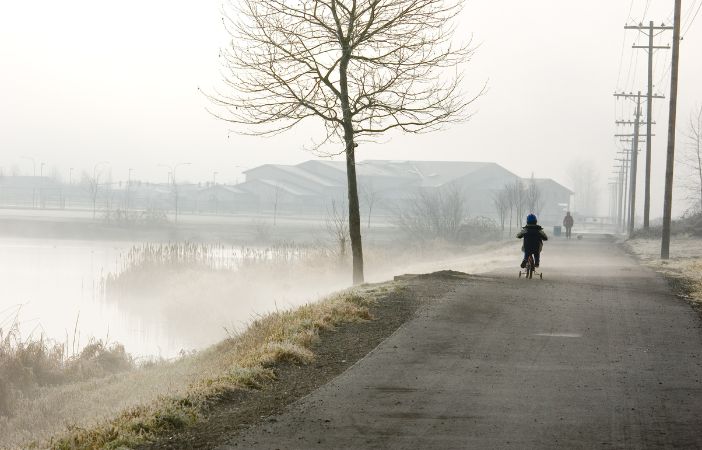 in bicicletta con bambini in inverno