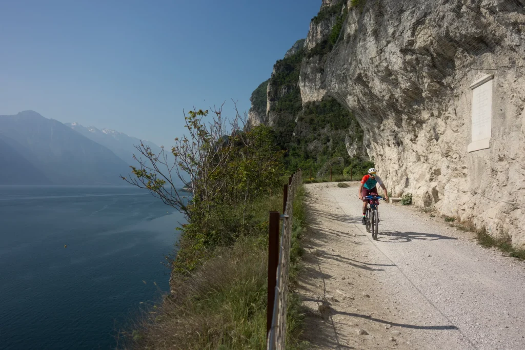 sentiero del ponale in bici